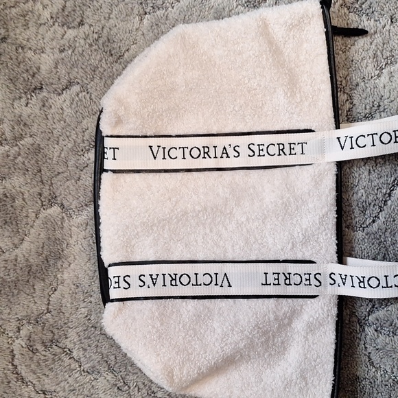 Victoria's Secret faux fleece and leather zip tote EUC - Picture 3 of 6